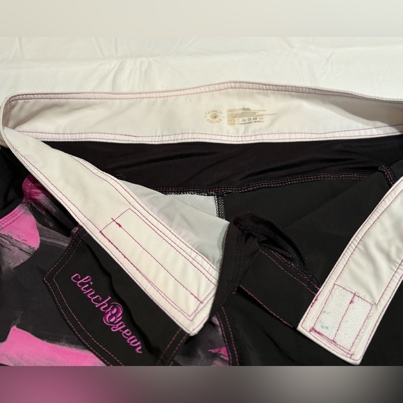 Clinch Gear Womens MMA Fighting / Boxing EUC Training Shorts Black Pink Size 10 - Picture 9 of 9